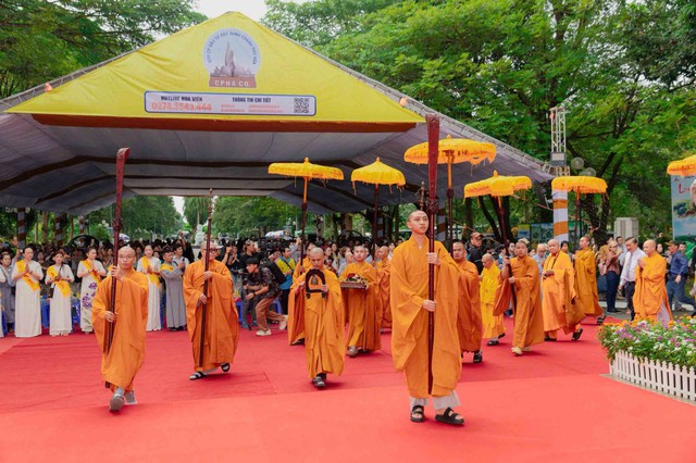 Nét đẹp mùa Vu lan tại Hoa viên Bình Dương - Ảnh 1.