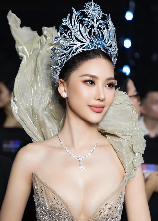 

Hình ảnh của Bùi Quỳnh Hoa bị ảnh hưởng đáng kể vì loạt ồn ào sau đăng quang Miss Universe Vietnam 2023  