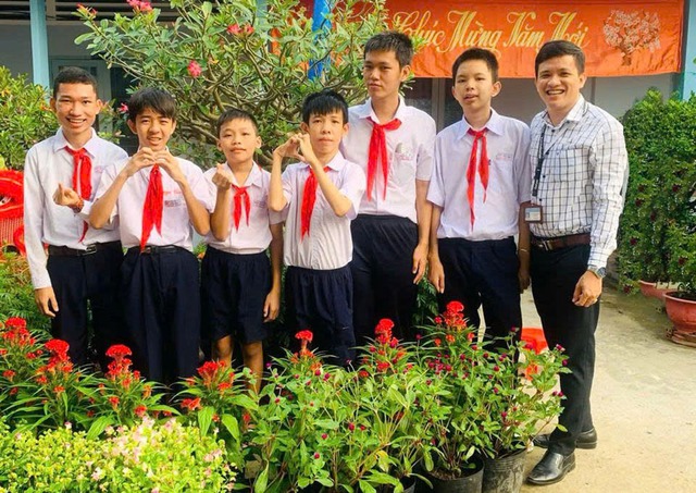 Lặng thầm đưa học sinh khuyết tật đến bến bờ tri thức- Ảnh 3.