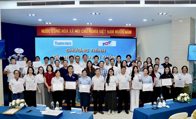 Hơn 60 viên chức Trường ĐH Tôn Đức Thắng được trao chứng nhận của Báo Thanh Niên - Ảnh 8.