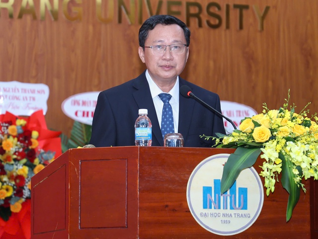 Tiến sĩ Quách Hoài Nam nhận chức hiệu trưởng Trường ĐH Nha Trang - Ảnh 2.