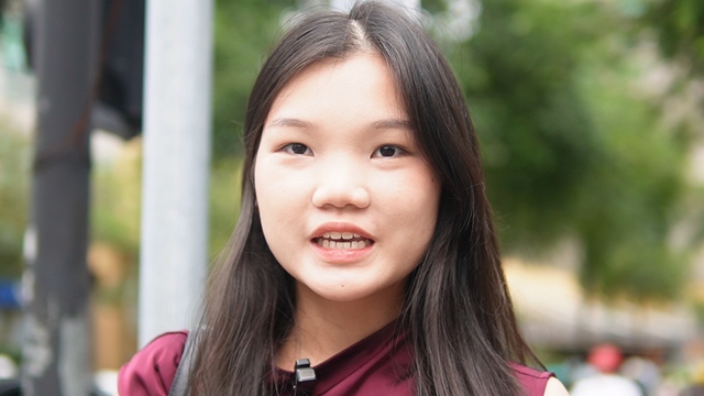 

Cô gái trẻ Nguyễn Mai Xuân Thảo thích chụp ảnh nên coi khoản đầu tư cho điện thoại mới là xứng đáng  