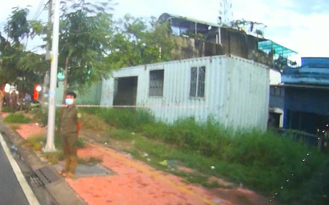 Phát hiện người phụ nữ tử vong trong container bỏ hoang ở TP.HCM- Ảnh 1.