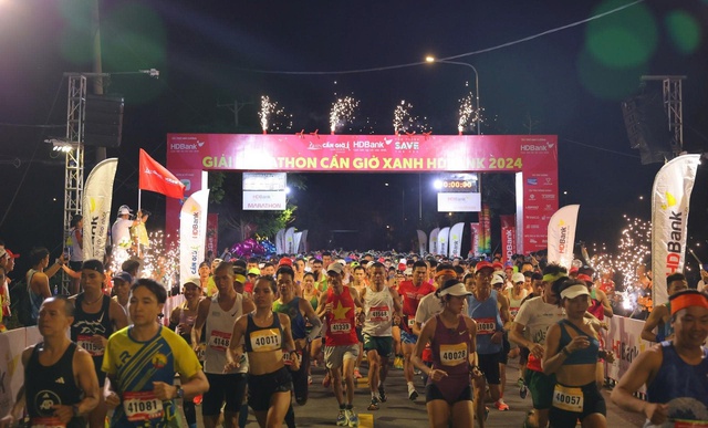 'Chồng c&otilde;ng vợ' chạy Marathon ở Cần Giờ trong bộ &aacute;o mới- Ảnh 5.
