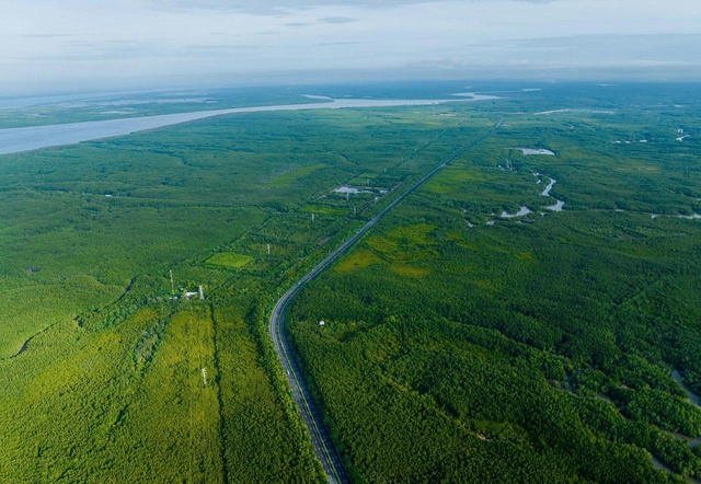 'Chồng c&otilde;ng vợ' chạy Marathon ở Cần Giờ trong bộ &aacute;o mới- Ảnh 2.