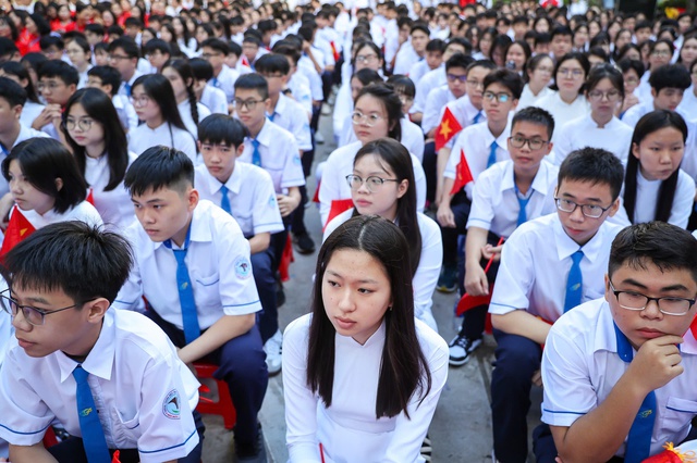 Học 2 buổi, không quá 7 tiết/ngày: Học ngoại ngữ bị ảnh hưởng ra sao? - Ảnh 1.