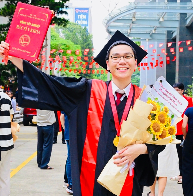 Hành trình từ thủ khoa khối B…
