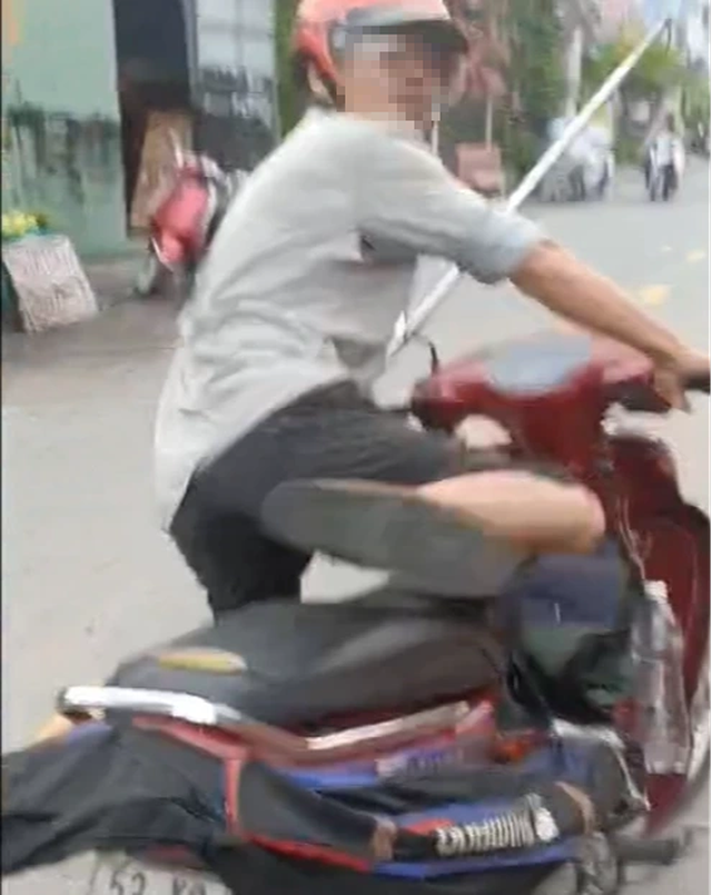 TP.HCM: Nam thanh niên bị người đàn ông tấn công 'vô cớ' trên đường phải nhập viện- Ảnh 1.