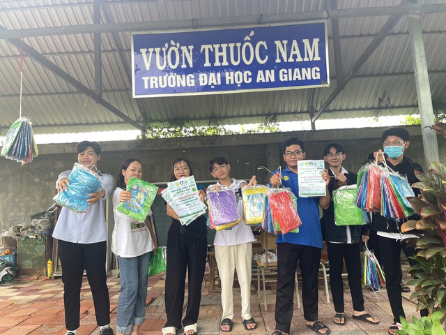 Sinh viên gieo mầm thuốc quý cho phòng …