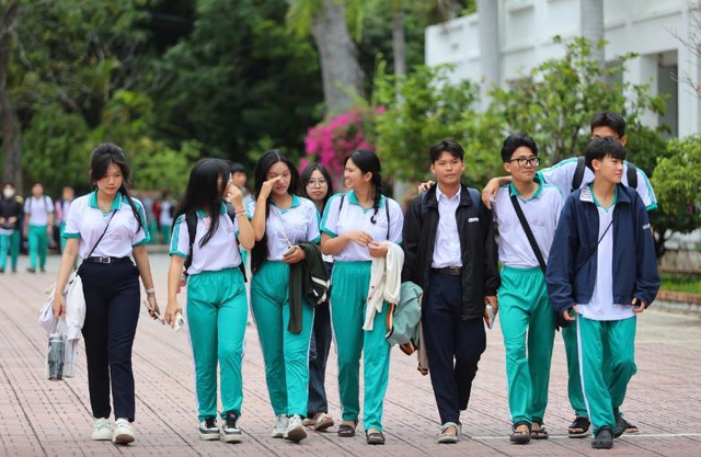 Tránh lãng phí vì đồng phục học sinh - Ảnh 1.