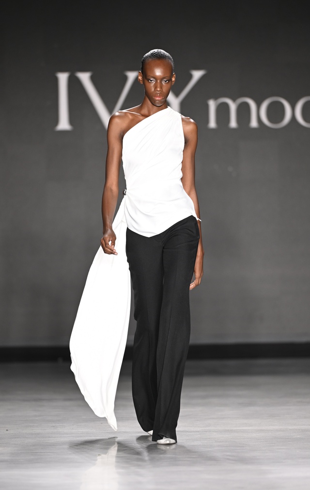 Nữ thiết kế Việt trình diễn BST tại New York Fashion Week 2026- Ảnh 4.