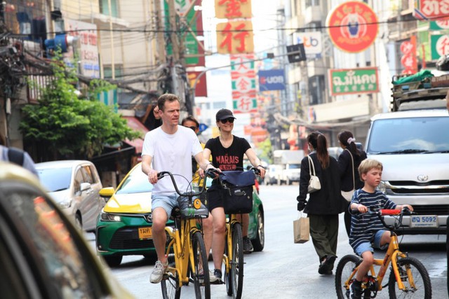 Thái Lan muốn tặng tiền cho du khách nước ngoài mua sắm - Ảnh 1.