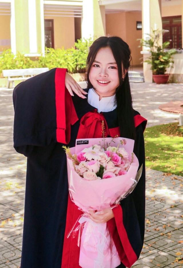 Nữ sinh giành học bổng 2 tỉ đồng du học bậc cử nhân tại Châu Âu   - Ảnh 1.
