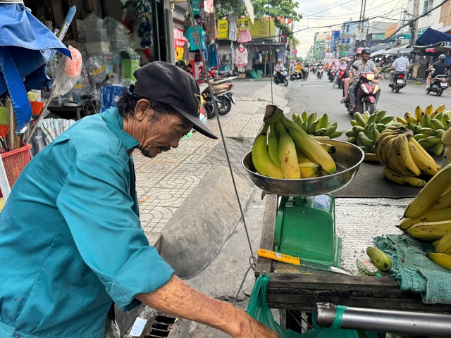 Đời chợ ở TP.HCM: Những phận đời bám chợ- Ảnh 2. Đời chợ ở TP.HCM: Những phận đời bám chợ- Ảnh 2.