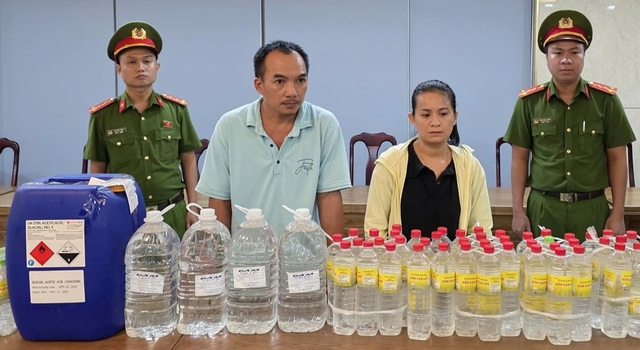 Thủ đoạn tinh vi, lời khai 'lạnh người' sau những lô yến, giấm giả ở Đà Nẵng- Ảnh 1. Thủ đoạn tinh vi, lời khai 'lạnh người' sau những lô yến, giấm giả ở Đà Nẵng- Ảnh 1.