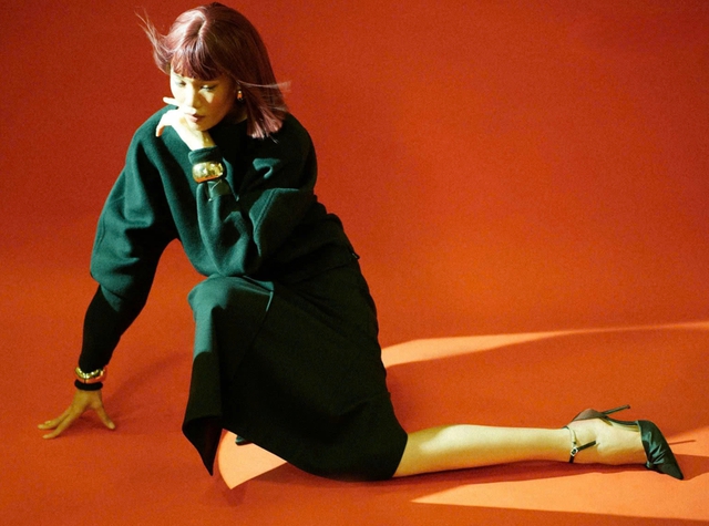 Mẹo phối phụ kiện kim loại trong phong cách công sở hiện đại- Ảnh 13.