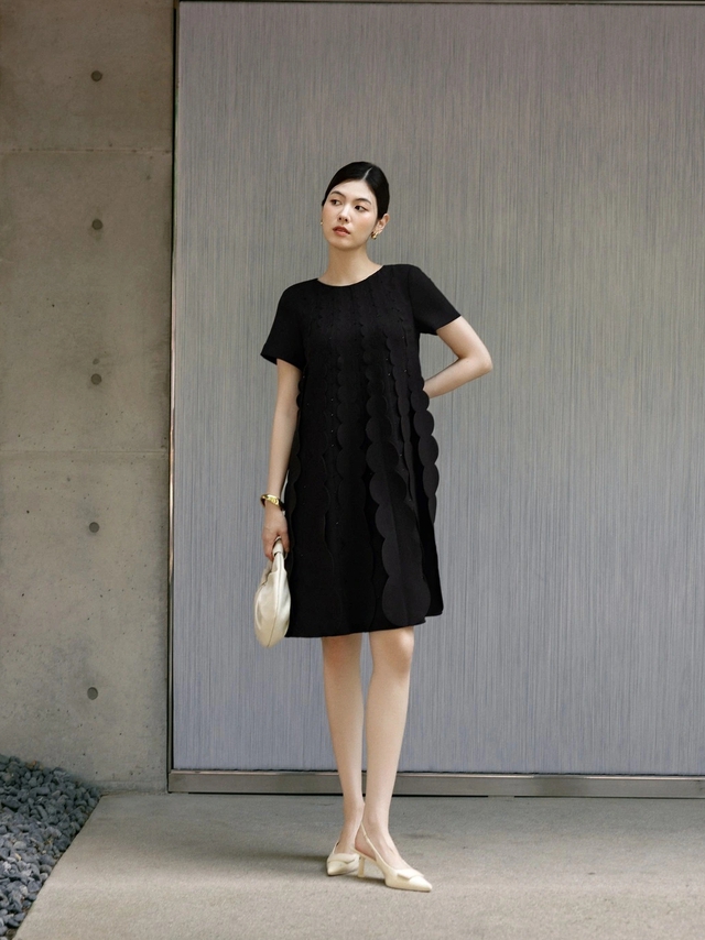 Thanh lịch và tiện dụng với các thiết kế váy suông- Ảnh 2.