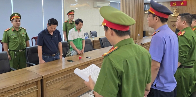 Thủ đoạn tinh vi, lời khai 'lạnh người' sau những lô yến, giấm giả ở Đà Nẵng- Ảnh 3. Thủ đoạn tinh vi, lời khai 'lạnh người' sau những lô yến, giấm giả ở Đà Nẵng- Ảnh 3.
