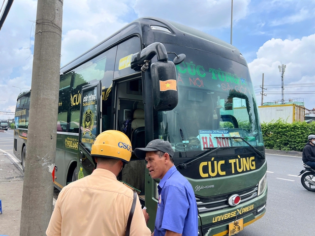 Công an TP.HCM tổng xử lý xe khách, bến bãi ngay sau phản ánh của Thanh Niên- Ảnh 1. Công an TP.HCM tổng xử lý xe khách, bến bãi ngay sau phản ánh của Thanh Niên- Ảnh 1.