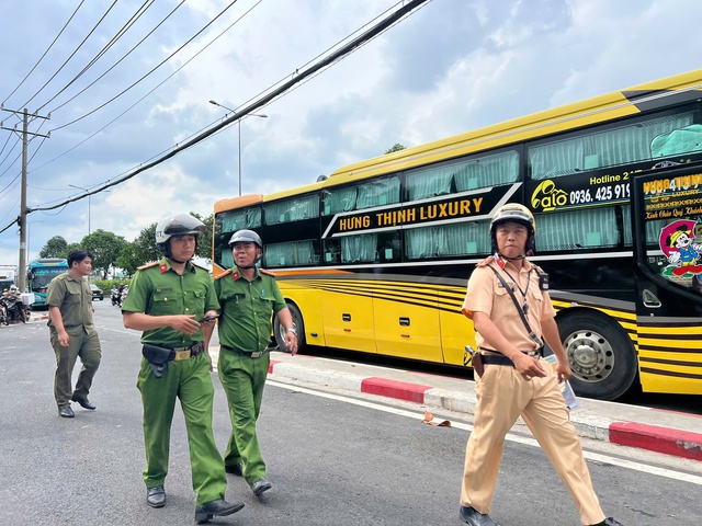 Công an TP.HCM tổng xử lý xe khách, bến bãi ngay sau phản ánh của Thanh Niên- Ảnh 4. Công an TP.HCM tổng xử lý xe khách, bến bãi ngay sau phản ánh của Thanh Niên- Ảnh 4.