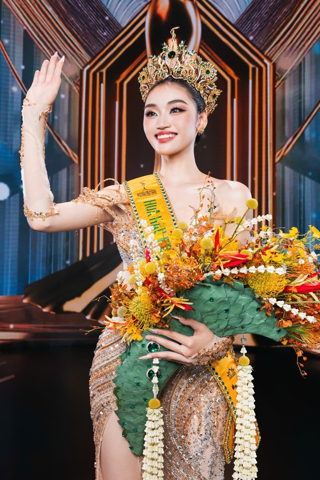 Gia cảnh của tân Hoa hậu Yến Nhi: Bố làm phụ hồ, mẹ bán vé số, - Ảnh 2.
