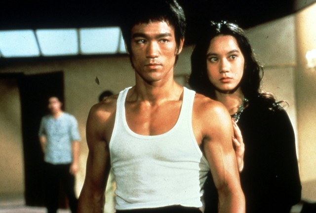 T&igrave;nh cũ bất lực v&igrave; kh&ocirc;ng tho&aacute;t khỏi c&aacute;i b&oacute;ng của L&yacute; Tiểu Long - Ảnh 1.