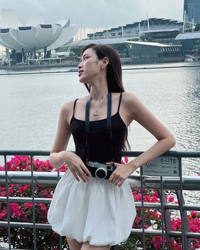 Đơn giản, tạo sự hút trong phong cách với áo hai dây - Ảnh 2.