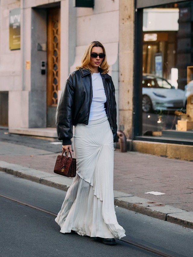 Áo thun trắng hoàn hảo luôn hiện hữu trong mùa thu này- Ảnh 2.