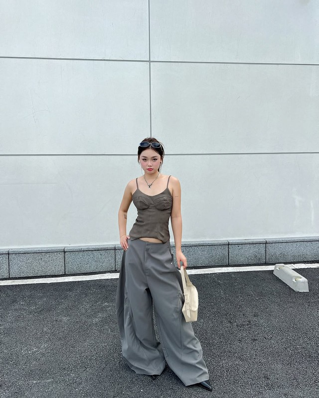 Đơn giản, tạo sự hút trong phong cách với áo hai dây - Ảnh 7.