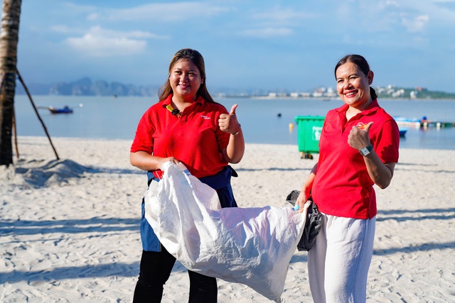 Gần 600 ‘chiến binh’ Vietjet đồng loạt ra quân làm sạch biển Hạ Long - Ảnh 5.