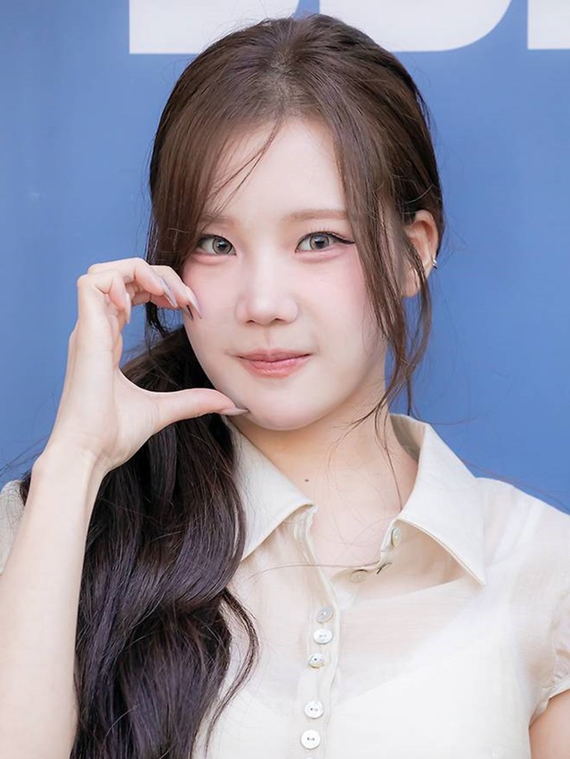 

JooE xuất hiện rạng rỡ trong một sự kiện mới đây vào hôm 13.9  