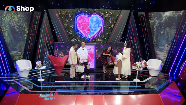 Chuyện lạ trong show hẹn hò khi khán giả bấm nút cho đàng trai bị từ chối - Ảnh 4.