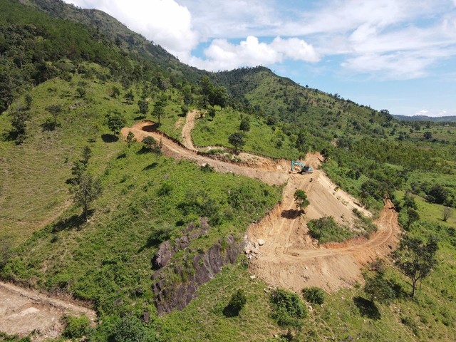 Điểm trekking sườn núi Chư Nâm bị san ủi, tỉnh Gia Lai chỉ đạo xử lý nghiêm- Ảnh 1.