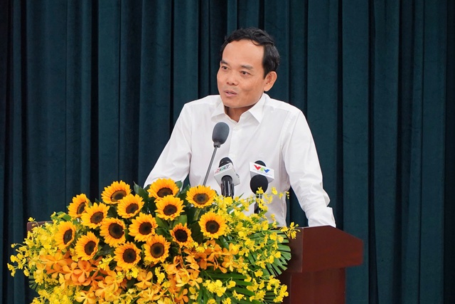 Bí thư Thành ủy TP.HCM: 'Tôi nhận 12 tin nhắn tụi nhỏ phải đi học thứ bảy' - Ảnh 1.