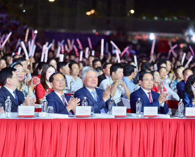 Thủ tướng: Tiếp tục tổ chức 'Hội chợ mùa thu' 2025 tại trung tâm triển lãm- Ảnh 2. Thủ tướng: Tiếp tục tổ chức 'Hội chợ mùa thu' 2025 tại trung tâm triển lãm- Ảnh 2.