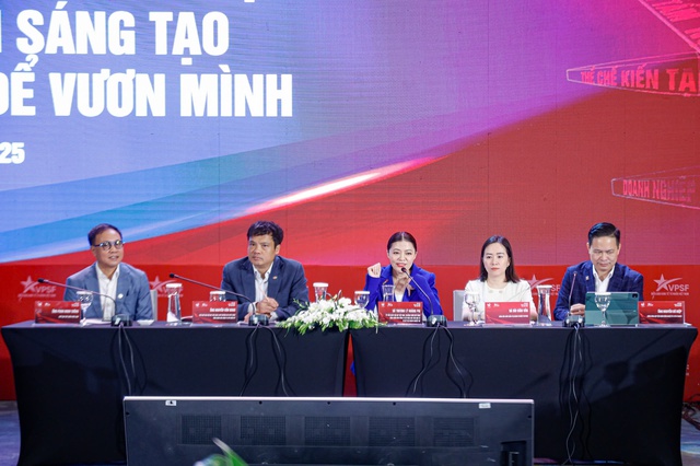 Doanh nghiệp và nghịch lý thị trường dược gần 9 tỉ USD tại Hội Doanh nhân trẻ Việt Nam - Ảnh 2. Doanh nghiệp và nghịch lý thị trường dược gần 9 tỉ USD tại Hội Doanh nhân trẻ Việt Nam - Ảnh 2.