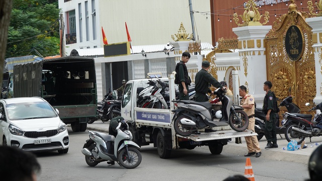 Quảng Ngãi: Hàng chục cảnh sát bao vây quán karaoke- Ảnh 5.