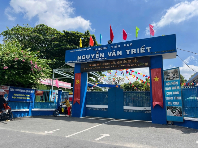 TP.HCM: Gần 100 học sinh đau bụng, tiêu chảy sau buổi ăn ở trường tiểu học - Ảnh 1.