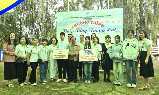 4 tân sinh viên mồ côi Làng SOS Đà Lạt nhận gần 1 tỉ đồng học bổng - Ảnh 4.