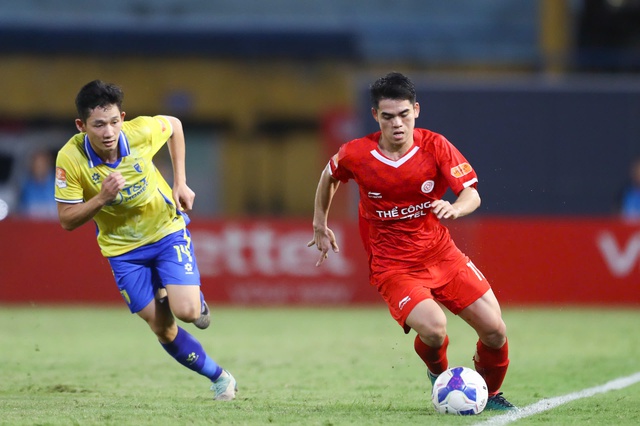 Lộ diện HLV đầu tiên có nguy cơ bị sa thải ở V-League- Ảnh 2.