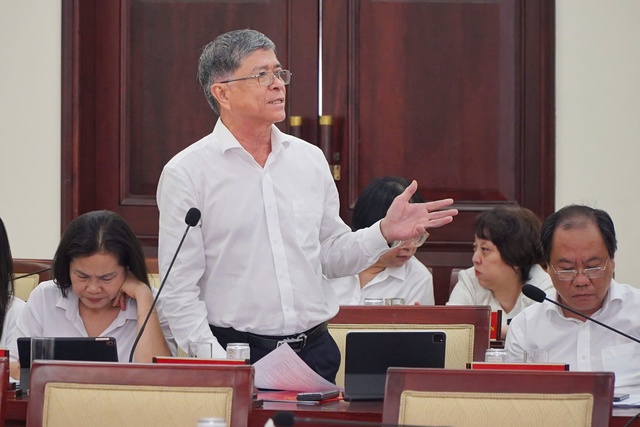 Bí thư Thành ủy TP.HCM: 'Tôi nhận 12 tin nhắn tụi nhỏ phải đi học thứ bảy' - Ảnh 2.