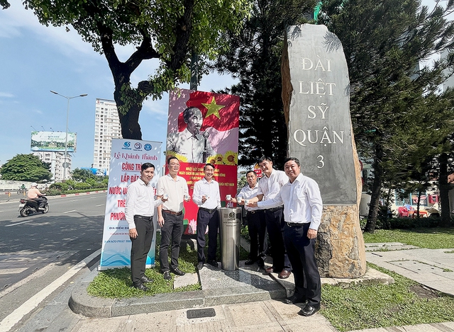 Nước uống trực tiếp - thông điệp văn minh, hiện đại của TP.HCM - Ảnh 1. Nước uống trực tiếp - thông điệp văn minh, hiện đại của TP.HCM - Ảnh 1.