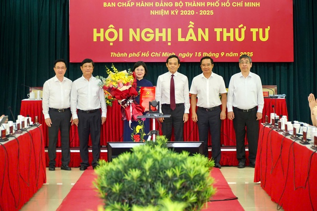 Bà Văn Thị Bạch Tuyết làm Phó bí thư Thành ủy TP.HCM - Ảnh 1.