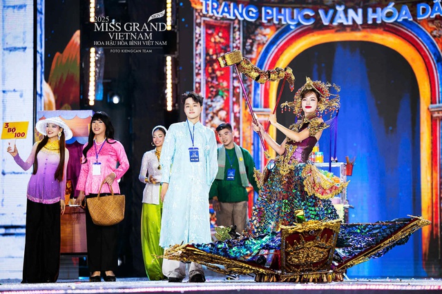 Trang phục văn hóa dân tộc của Hoa hậu Yến Nhi tại Miss Grand International 2025 - Ảnh 3. Trang phục văn hóa dân tộc của Hoa hậu Yến Nhi tại Miss Grand International 2025 - Ảnh 3.