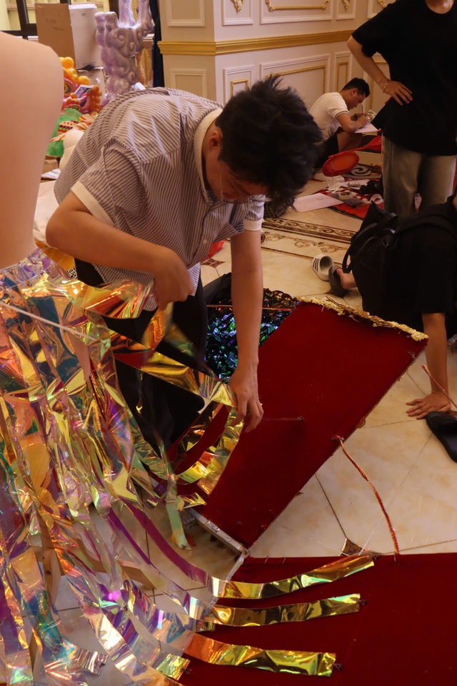 Trang phục văn hóa dân tộc của Hoa hậu Yến Nhi tại Miss Grand International 2025 - Ảnh 4. Trang phục văn hóa dân tộc của Hoa hậu Yến Nhi tại Miss Grand International 2025 - Ảnh 4.