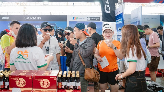Nước hồng sâm Dongwha Red Ginseng Gold ‘tiếp lửa’ hơn 9.000 runner tại VnExpress Marathon Cần Thơ