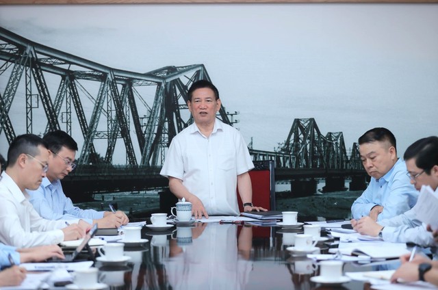 Thủ tướng yêu cầu Ngân hàng Nhà nước ‘sẵn sàng can thiệp’ bình ổn thị trường vàng