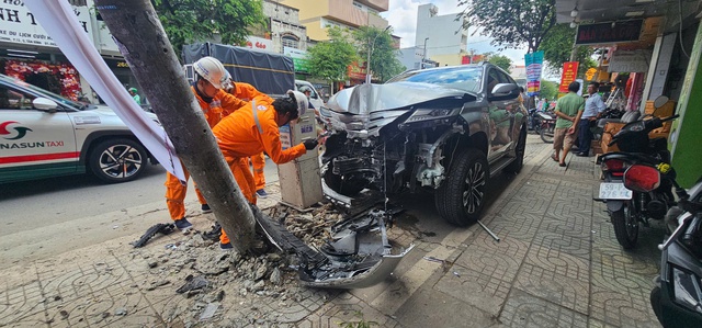 Tông xe liên hoàn trên đường Trường Chinh, nhiều người bị thương- Ảnh 2. Tông xe liên hoàn trên đường Trường Chinh, nhiều người bị thương- Ảnh 2.
