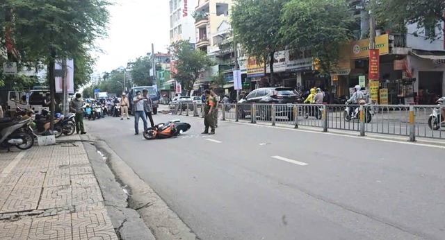 Tông xe liên hoàn trên đường Trường Chinh, nhiều người bị thương- Ảnh 3. Tông xe liên hoàn trên đường Trường Chinh, nhiều người bị thương- Ảnh 3.