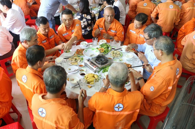 &lsquo;Bữa cơm C&ocirc;ng đo&agrave;n&rsquo; gắn kết người lao động EVNGENCO3 - Ảnh 2.